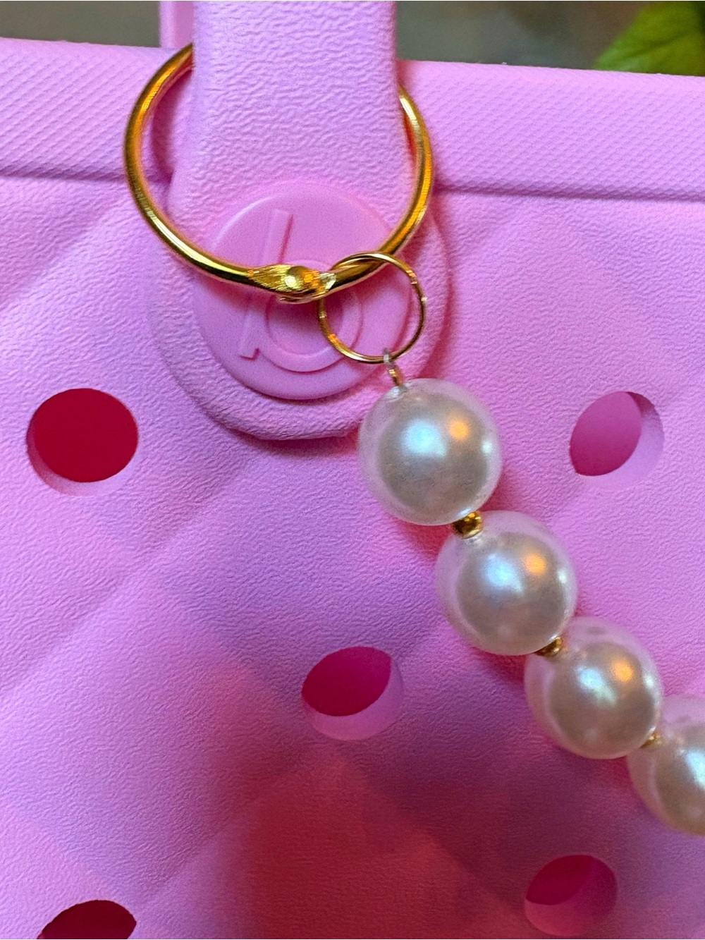 ♥️💖 Bogg Quilted Pink Taffy Bitty & Large Pearl Bag Chain Charm Bougie Bogg NWT - Picture 9 of 17